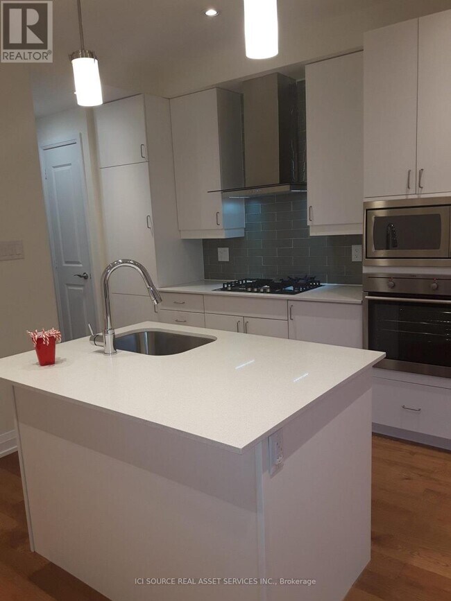 200 Woodbine Ave in Toronto, ON - Building Photo - Building Photo