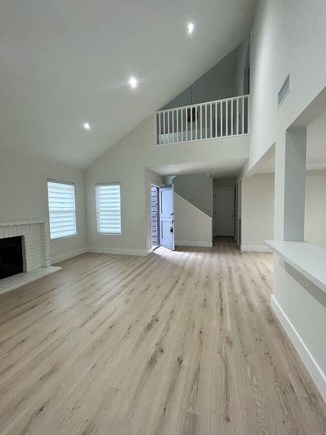 151 Albert Pl, Unit A in Costa Mesa, CA - Building Photo - Building Photo