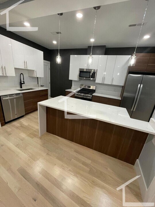 7 University Rd in Brookline, MA - Building Photo