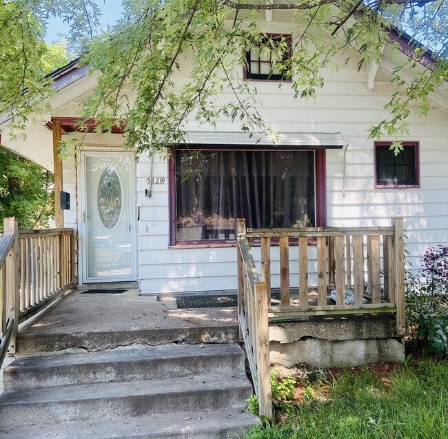 property at 5120 W Courtland Ave