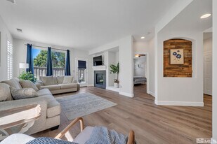 10459 Summershade Ln in Reno, NV - Building Photo