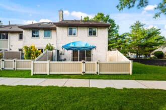 99 Thoreau Dr in Plainsboro, NJ - Building Photo - Building Photo