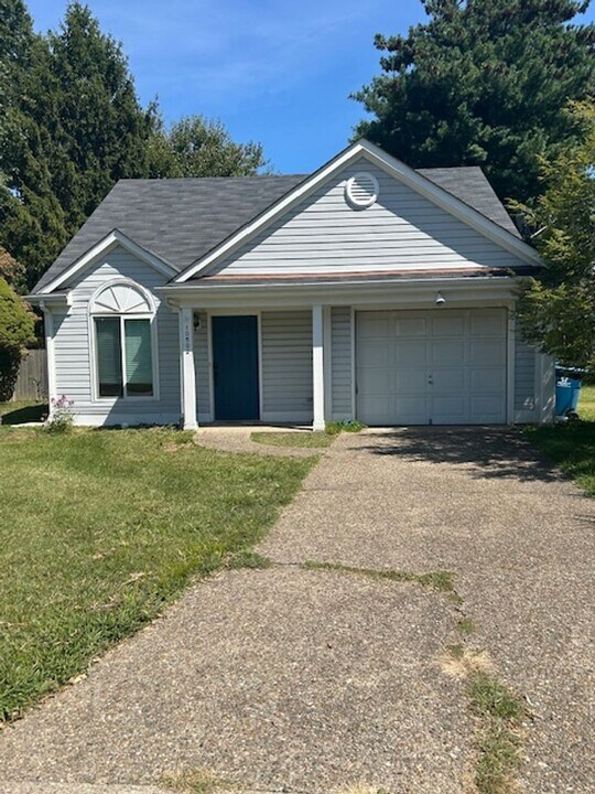 10502 Bay Pointe Ct in Louisville, KY - Building Photo