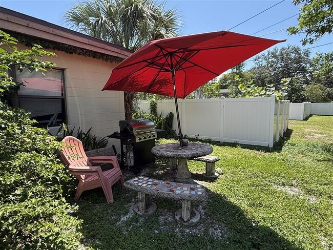 1020 Queen St N in St. Petersburg, FL - Building Photo - Building Photo