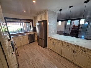 23247 Raymond St in Chatsworth, CA - Building Photo - Building Photo