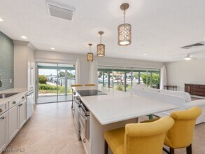 945 Sundrop Ct in Marco Island, FL - Building Photo - Building Photo