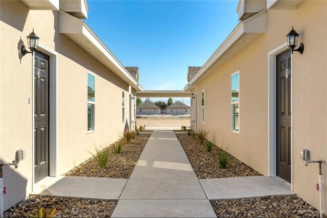 410 Downing Ave in Edinburg, TX - Building Photo - Building Photo