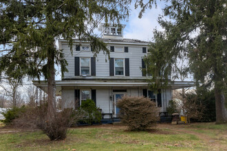 1445 Nottingham Way in Hamilton, NJ - Building Photo - Building Photo