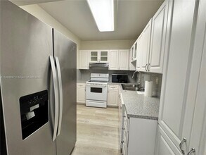 6701 NW 169th St in Hialeah, FL - Building Photo - Building Photo