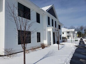 34 Mill Commons Dr, Unit #113 in Scarborough, ME - Foto de edificio - Building Photo