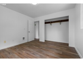 4522 Pacific Ave in Vancouver, WA - Building Photo - Building Photo