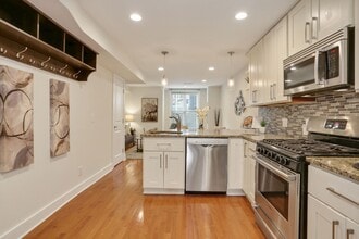 43 Hanover Pl NW, Unit #1 in Washington, DC - Foto de edificio - Building Photo