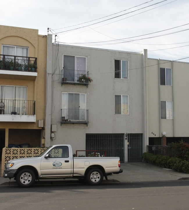 672 Villa St in Daly City, CA - Building Photo - Building Photo