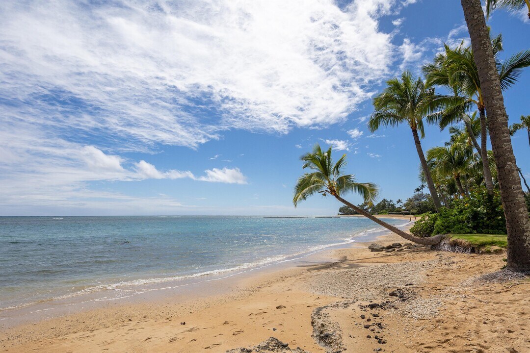 4999 Kahala Ave in Honolulu, HI - Building Photo