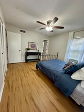 1018 Sir Lancelot Ln in Louisville, KY - Foto de edificio - Building Photo