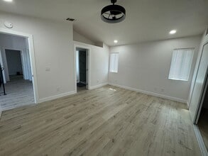 1565 Joanne St in Redlands, CA - Foto de edificio - Building Photo