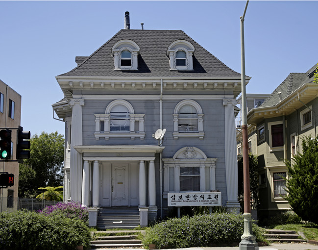 3227-3231 Telegraph Ave in Oakland, CA - Building Photo - Building Photo