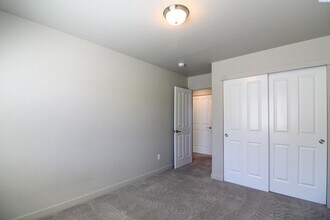 5747 W Albany Pl in Kennewick, WA - Building Photo - Building Photo
