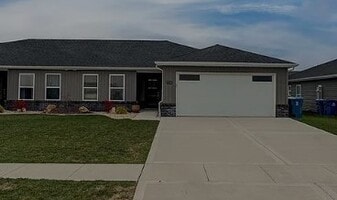 124 Bridgeport Dr in Moro, IL - Building Photo