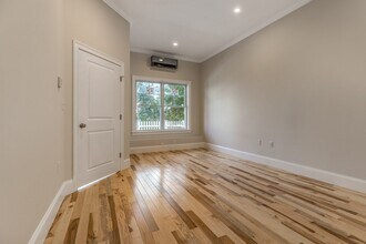 172 Bigelow St, Unit 1 in Boston, MA - Foto de edificio - Building Photo