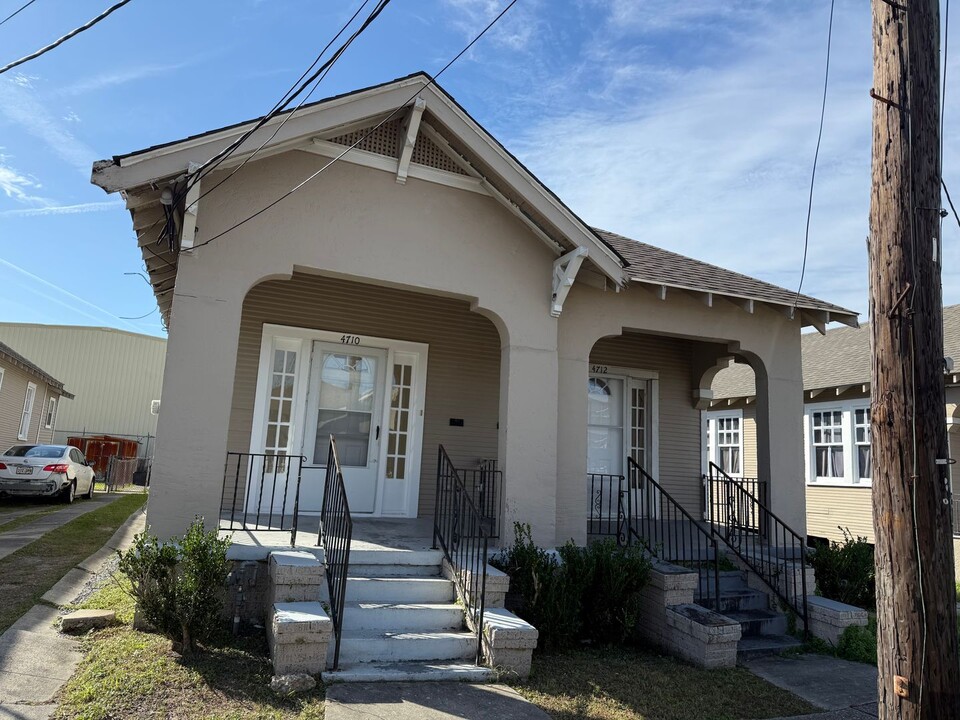 4710 Euphrosine St in New Orleans, LA - Building Photo