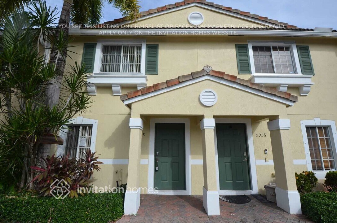 5958 London Ln in Tamarac, FL - Building Photo