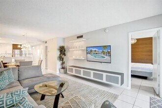 450 Paradise Isle Blvd in Hallandale Beach, FL - Building Photo - Building Photo