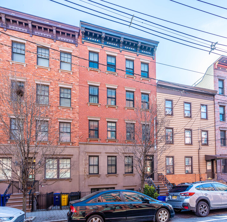 313 Grand St in Hoboken, NJ - Building Photo