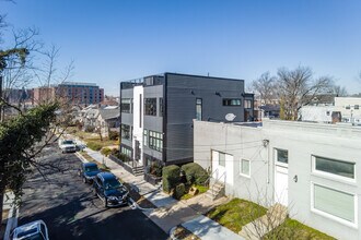 1018 Douglas St NE in Washington, DC - Building Photo - Building Photo