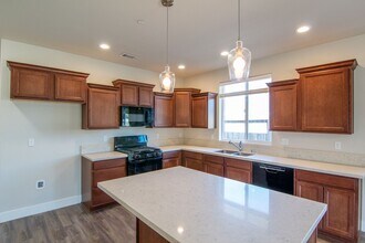 6073 Fallworth Dr in Redding, CA - Building Photo - Building Photo