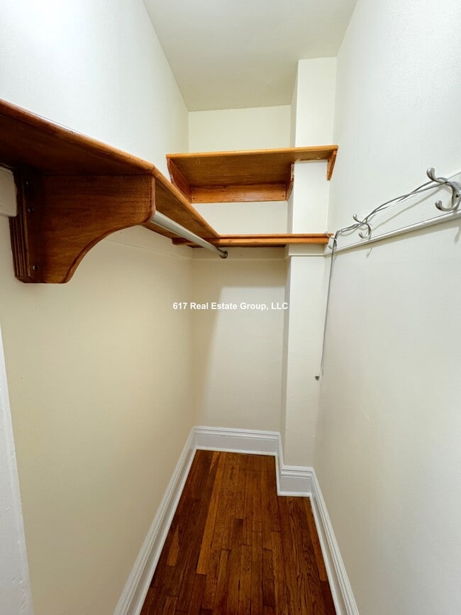 31 Park Dr, Unit 18 in Boston, MA - Foto de edificio - Building Photo