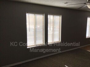 208 W Meadow St in Smithville, MO - Building Photo - Building Photo