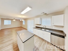 1650 Coryton Way in High Point, NC - Foto de edificio - Building Photo