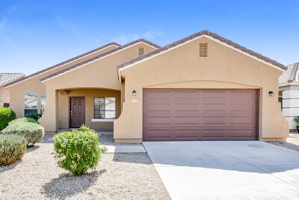 17747 W Port Royale Ln in Surprise, AZ - Building Photo