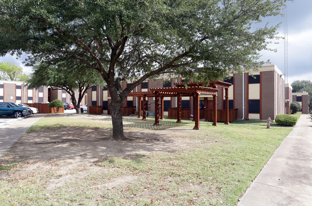 Parkridge Apartments in Garland, TX