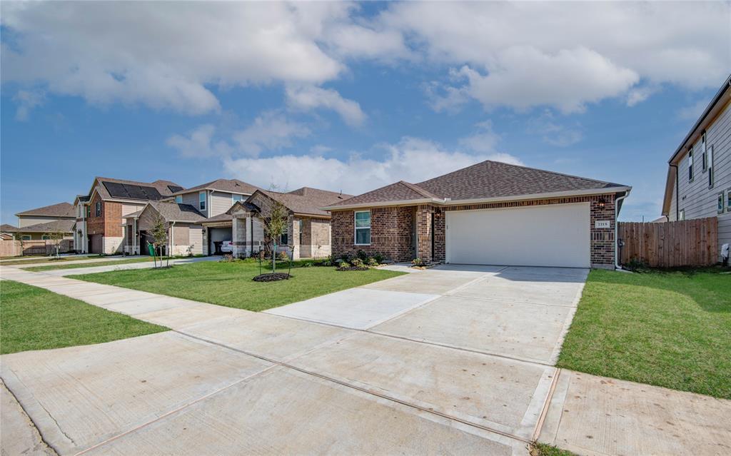 7215 Melrose Ln in Arcola, TX - Building Photo