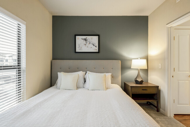 715 W Slaughter Ln-Unit -02-1223 in Austin, TX - Building Photo - Building Photo