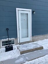 912 5th St SW, Unit 4 in Willmar, MN - Foto de edificio - Building Photo