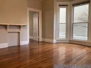 13 Pleasant St in Cambridge, MA - Building Photo - Building Photo