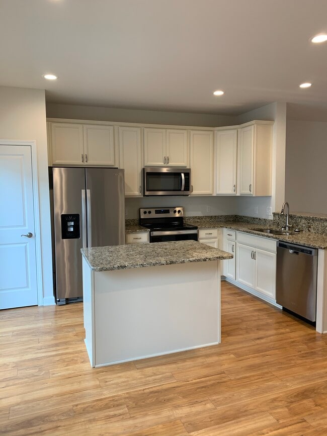 290 Hamilton Ave NW in Christiansburg, VA - Building Photo - Building Photo