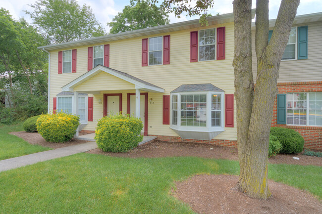 812 Patrick Henry Dr in Blacksburg, VA - Foto de edificio - Building Photo