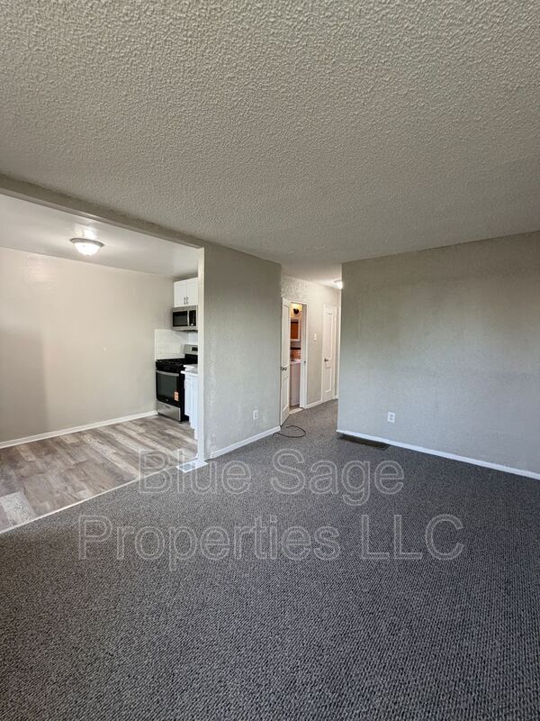1037 Laurel Rd in Sharon Hill, PA - Building Photo - Building Photo