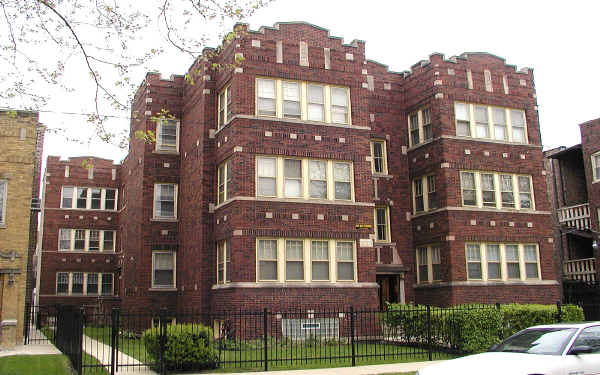 8241 S Langley Ave in Chicago, IL - Building Photo