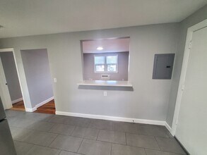 433 B Sea St in Quincy, MA - Building Photo - Building Photo