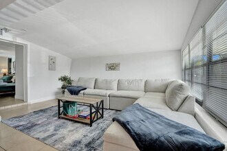 7531 Simms St in Hollywood, FL - Building Photo - Building Photo