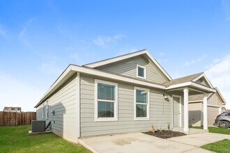 13715 Haystack Rdg in San Antonio, TX - Foto de edificio - Building Photo