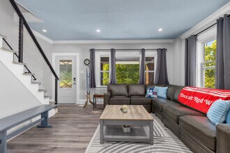 21 Coldbrook St NE in Grand Rapids, MI - Building Photo - Building Photo