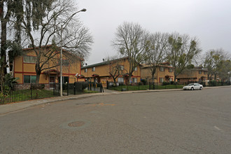 Blue Ridge Circle Apartments in Stockton, CA - Building Photo - Building Photo