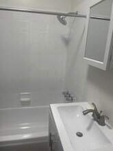 245 N Louise St, Unit Lovely Duplex in Glendale, CA - Foto de edificio - Building Photo
