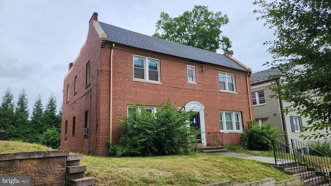 property at 4515 Avondale St